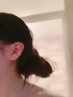 才艺美女小洋洋呀，露脸我见犹怜精彩大秀直播，白丝情趣各种撩骚狼友，特写粉嫩骚穴，揉奶玩逼洗澡艳舞刺激